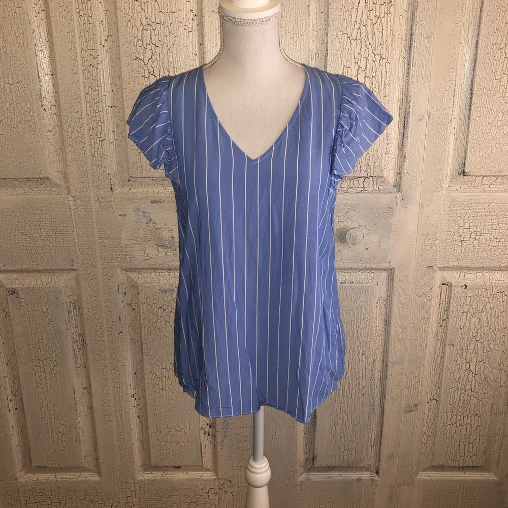 |DONATING SOON| NWOT Old Navy Blouse. Size XS.